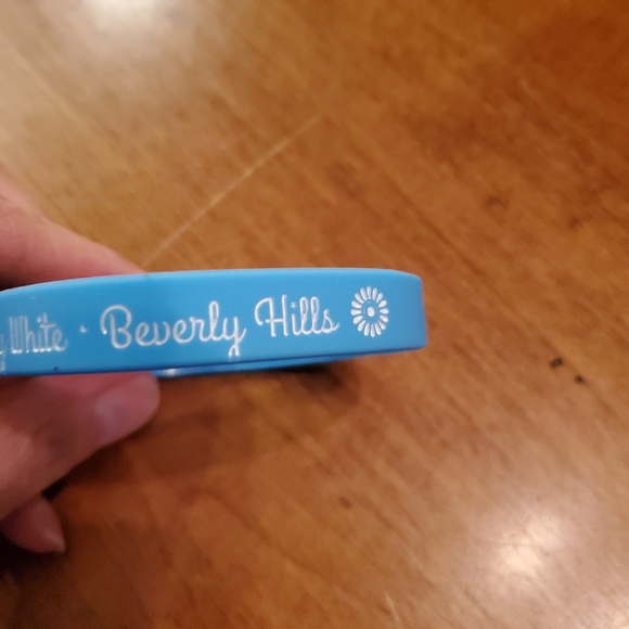 FREE - Julien's auctions 2022 Betty White Beverly Hills bracelet / wristband - Picture 6 of 7